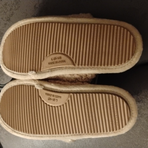 New Rudolph the red nosed reindeer throw, plush and slippers bundle - Picture 5 of 5